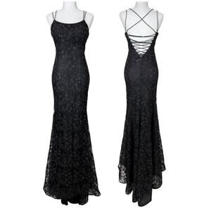 Mac Duggal NWOT Black Lace Up Floral Embroidered Gown Size 4 Mermaid Trumpet